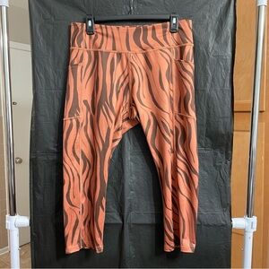 Women’s XL Tek Gear Zebra Print Capri Leggings Athleisure Performance Yoga